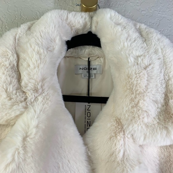 NOIZE‎ Loretta Faux Fur Cropped Double Breasted Plush Vegan Coat - NWT NFR - Picture 3 of 16